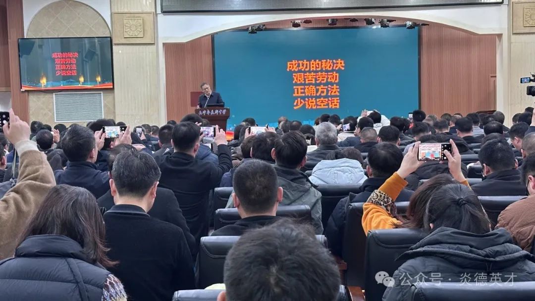 之后，長郡中學(xué)副校長肖斌武進行了長郡中學(xué)高三后階段的管理經(jīng)驗與實戰(zhàn)經(jīng)驗的分享，分享中他強調(diào)了培養(yǎng)良好學(xué)習(xí)習(xí)慣和回歸課堂的重要性。